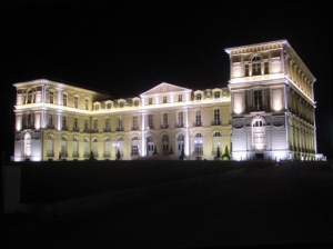 Palais du Pharo la nuit