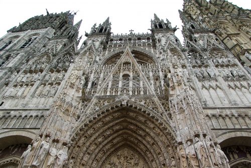 LA cathédrale gothique de Rouen parvis